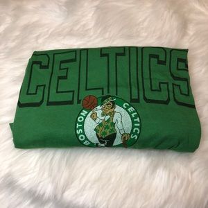 Torrid NBA Boston Celtics V-neck shirt-sleeved tee